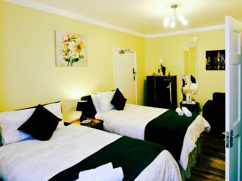 Gable Lodge London B&B Enfield Exterior photo