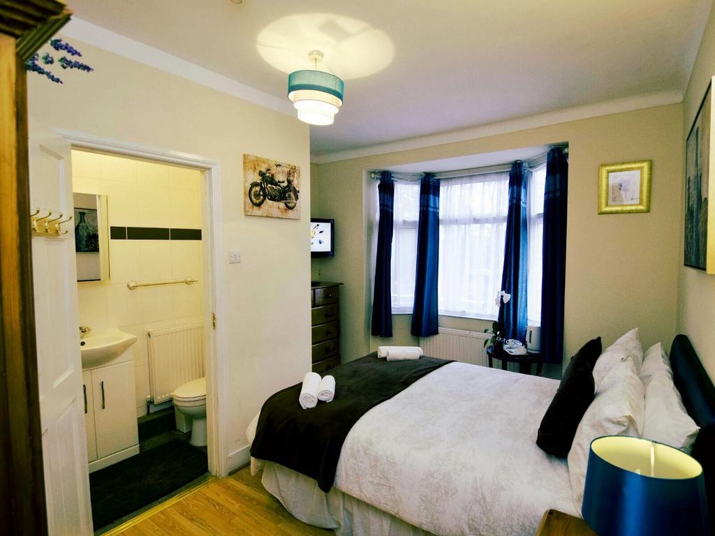Gable Lodge London B&B Enfield Exterior photo