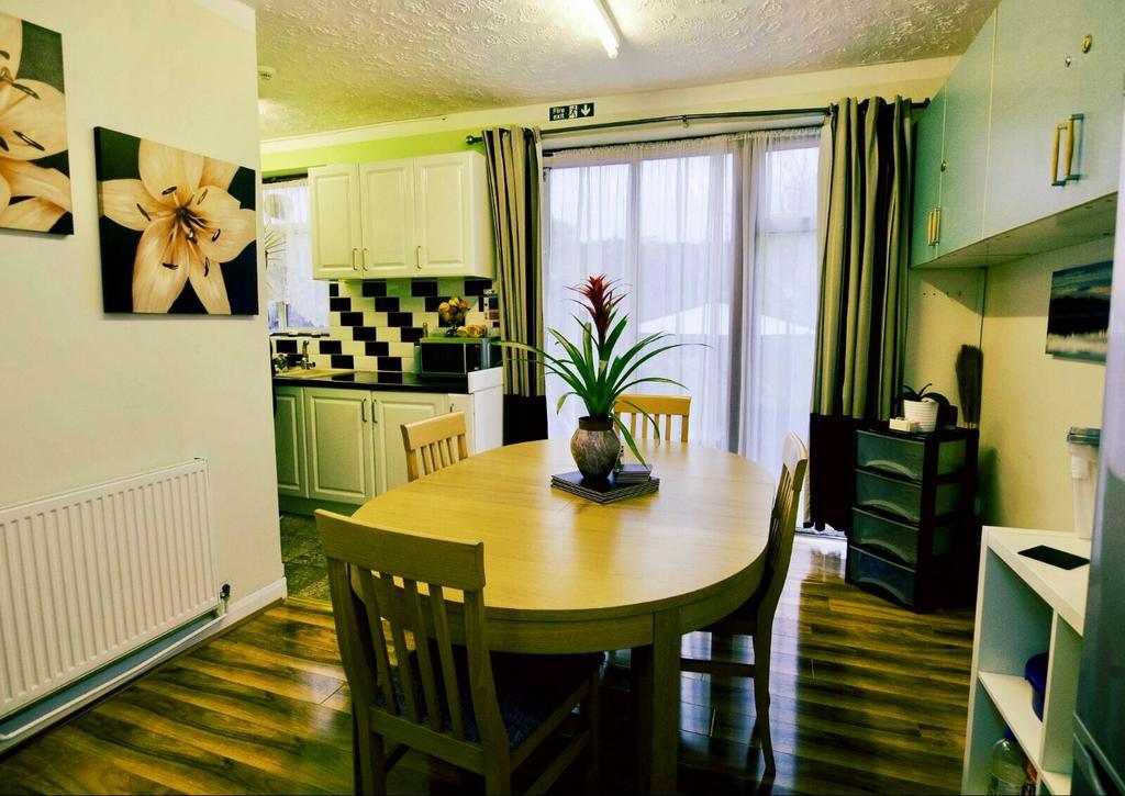 Gable Lodge London B&B Enfield Exterior photo
