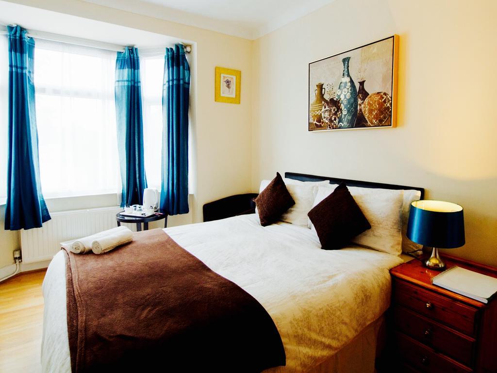 Gable Lodge London B&B Enfield Exterior photo