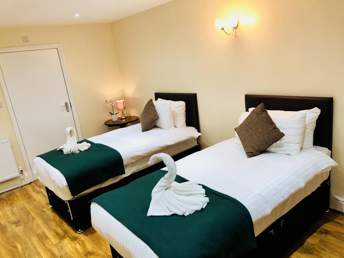 Gable Lodge London B&B Enfield Exterior photo