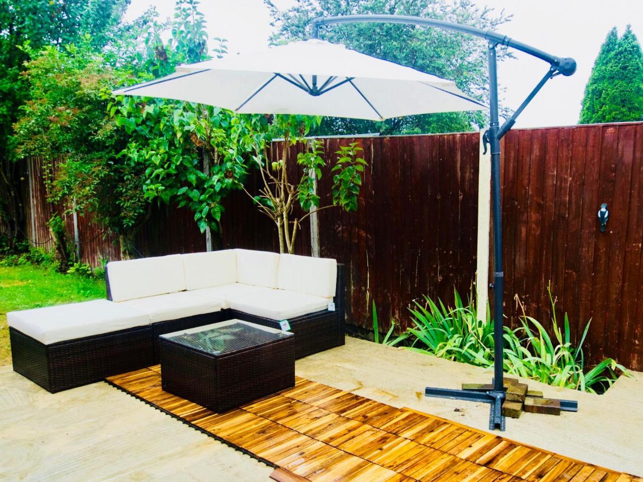 Gable Lodge London B&B Enfield Exterior photo